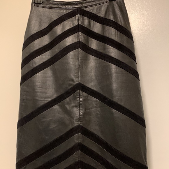 Gorgeous unique leather skirt! - Picture 2 of 5